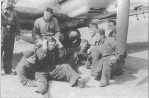Me 109ЕВ подготовленный к вылету на Англию 1940 год На 250кг бомбе - фото 21