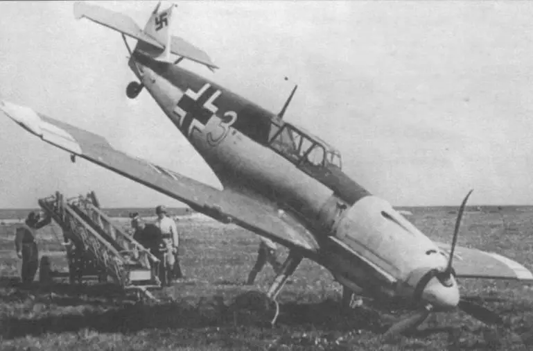 Me 109Е4 унтерофицера Ганса Шуберта уткнувшийся винтом в землю во время - фото 34