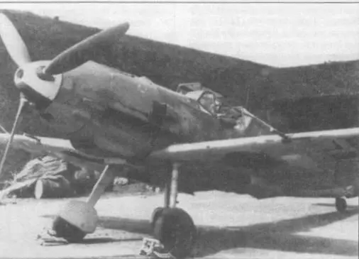 Me 109Е4 из 3JG 1 в кабине унтерофицер Шуберт Кок винта беложелтоRLM - фото 35