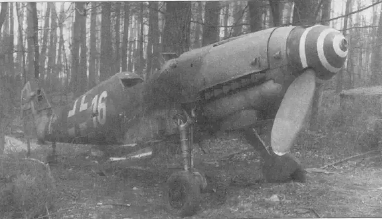 Два снимка Me 109K4 белая 16 из IJG 53 май 1945 года Камуфляж 8183 с - фото 9