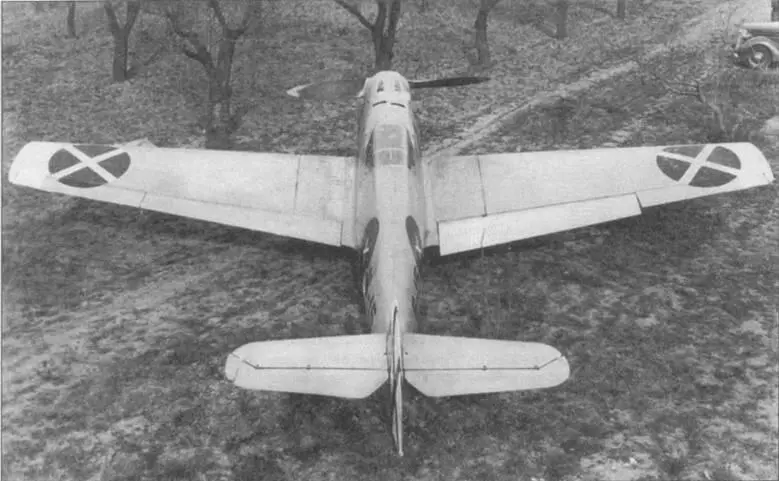 Два снимка Me 109В Поленца сфотографированный республиканцами сразу после - фото 59