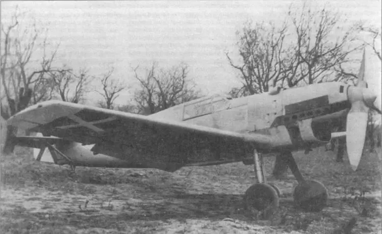 Два снимка Me 109В Поленца сфотографированный республиканцами сразу после - фото 60