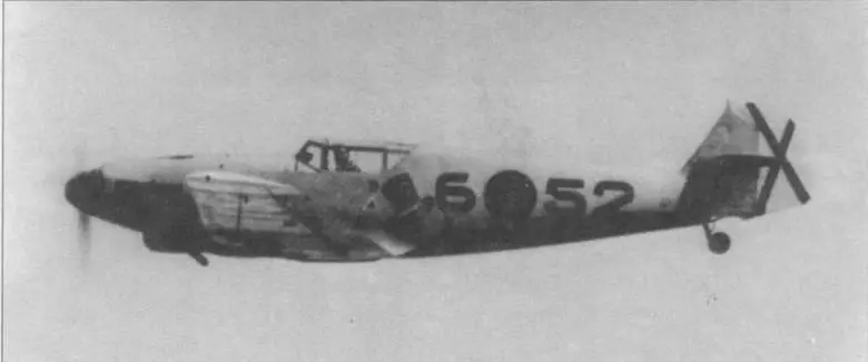 Me 109D в полете Типичные обозначения для Мессершмиттов в Испании черные - фото 61