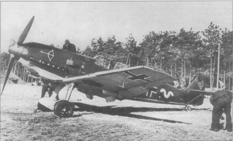 Me 109Е1 из 1JG 20 На снимке хорошо видны детали камуфляжа 7071 - фото 79