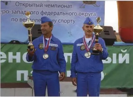 Абсолютные чемпионы Виктор Дегтярь и Петр Васильев с Кубками губернатора - фото 102