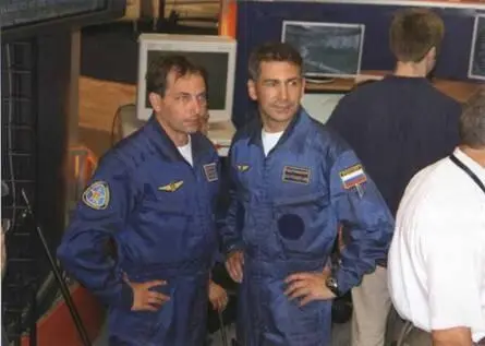 Летчикиинструкторы Д Миняйло и И Бутенко На МАКС2007 прошли рабочие - фото 86