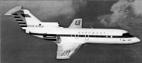 Як40 салон 1 го класса с характерным расположением аварийных выходов и - фото 38