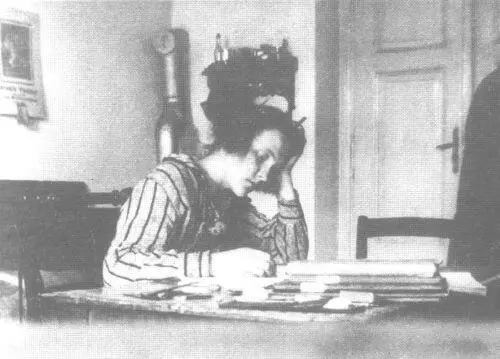 Катя Рейтлингер Прага середина 1920х гг На Смиховском вокзале ее встречает - фото 14