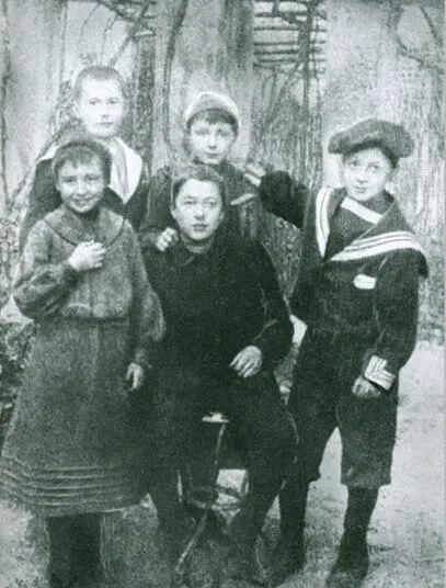 Ася и Марина со своими друзьями Нерви 1903 г Ася и Марина с А И - фото 13