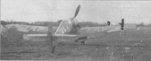 Me 109G10 белая I с широкими покрышками главного шасси Мюнхен июнь 1945 - фото 159