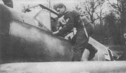 Me 109F2 Мёльдерса сфотографированный в период между 10 и 20 февраля 1941 - фото 41