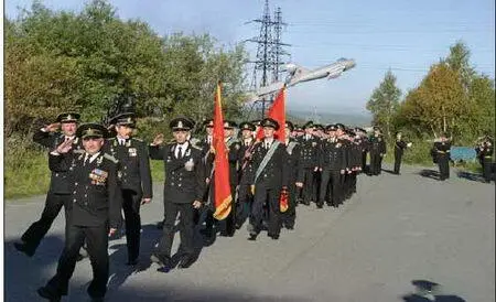 Торжественное шествие по поводу 50летня полка В конце 60х на вооружение ВВС - фото 45