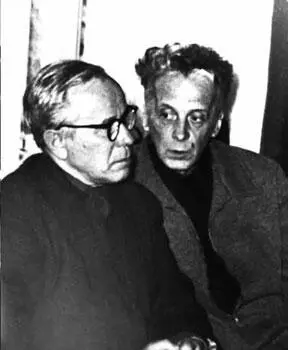 968 в институте ИВКурчатова с художником ЕАДодоновым 1968 в институте - фото 219