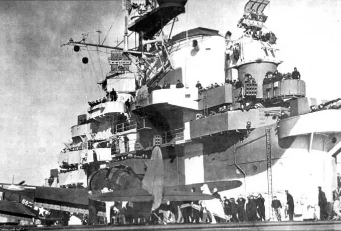 Полетная палуба и островная надстройка авианосца CV 12 Хорнет июль 1944 г - фото 54