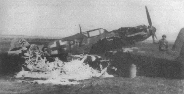 Me 109Т обнаруженный американцами в Гота в 1945 году Бортовой код GPZ - фото 144