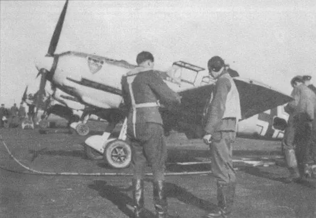 Me 109Е4 ранней серии из IIIJG 54 Gruenherz базировавшегося на берегу - фото 60