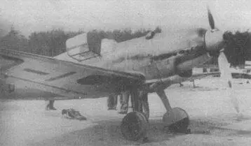 Два снимка Me 109В0 DIEKS сделанные зимой 193637 гг на заводском - фото 41