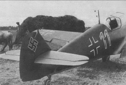 Красный киль с черной свастикой Hakenkreuz в белом круге уступил место - фото 65