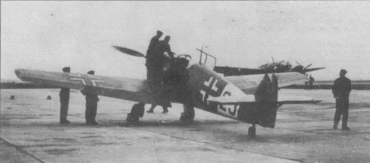 Me 109D из летной школы люфтваффе 1940 год У самолета белая или желтая полоса - фото 83