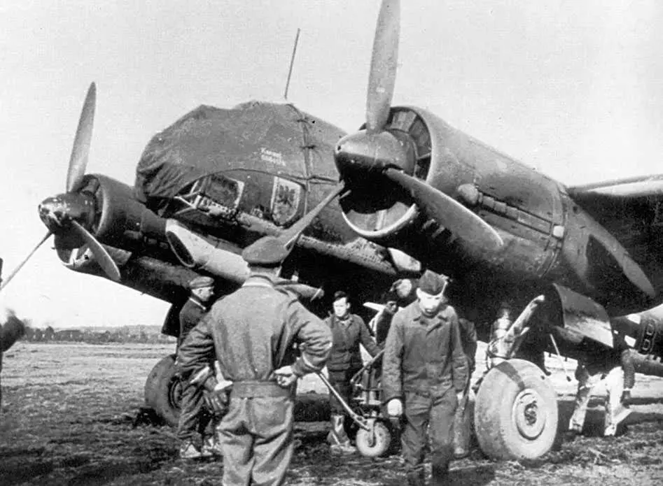 Бомбардировщик Ю88 из 77й бомбардировочной эскадры I авиакорпуса под - фото 13
