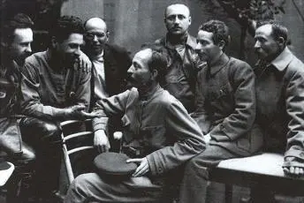 Руководящие работники ВЧК Слева направо С Уралов К Волобуев И - фото 11