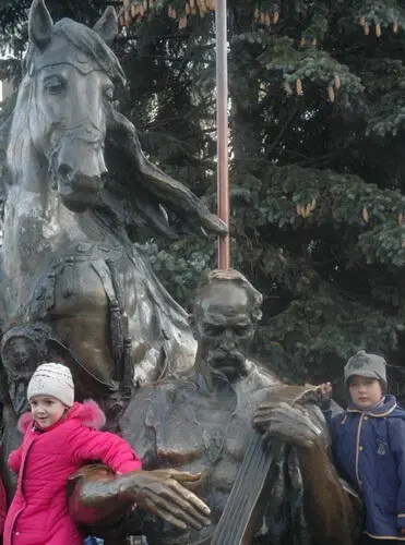 Толпа обступила Мамая со всех сторон Ктото уже хлопал козака по плечу ктото - фото 25