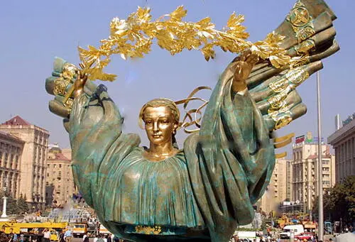 И в тот же миг Берегиня взмахнула рукамикрыльями оторвалась от бронзового - фото 38