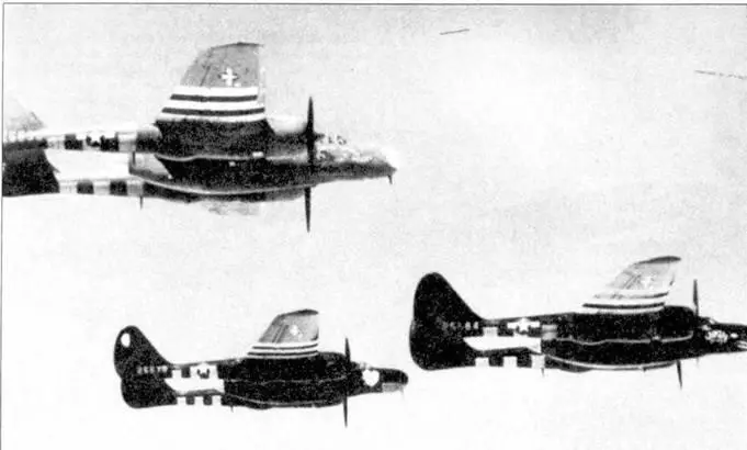 Тройка P61A из 425 NFS в полете над Францией лето 1944 г Все самолеты имеют - фото 103