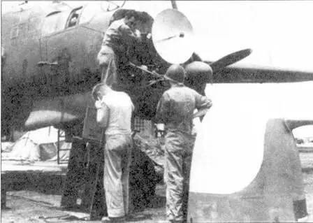 Техническое обслуживание РЛС SCR720 Сайпан июль 1944 г Обтекатель РЛС - фото 49