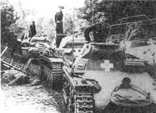 PzI А возглавляет танковую колонну Польша 1939 г PzKpfwl AusfA в - фото 67