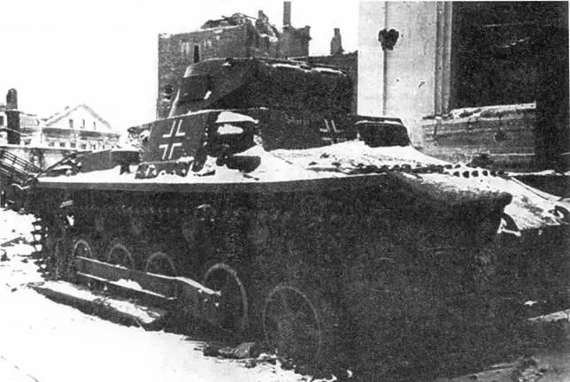PzI В брошенный немецкими войсками во время отступления Великие Луки 1943 - фото 75