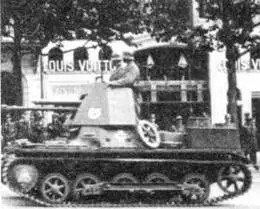 Panzerjager I на улицах одного из французских городов Июнь 1940 г Немецкие - фото 83