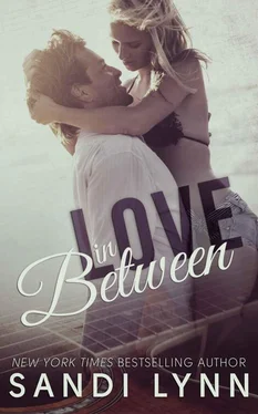 Sandi Lynn Love in Between обложка книги