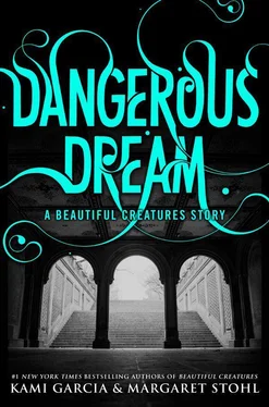 Kami Garcia Dangerous Dream обложка книги