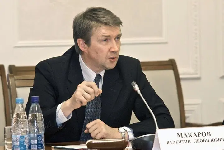 Президент РУССОФТа Валентин Макаров Дальше есть такое очень обидное - фото 27