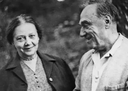 Несколько лет АН снимала дачу под Новым Иерусалимом рядом с семьями Эренбурга - фото 115