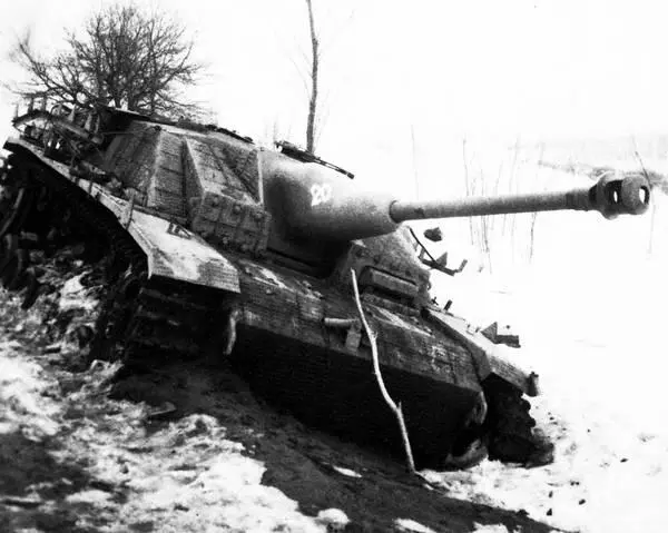 Застрявшее штурмовое орудие StuG 40 Район озера Балатон февраль 1945 года - фото 13