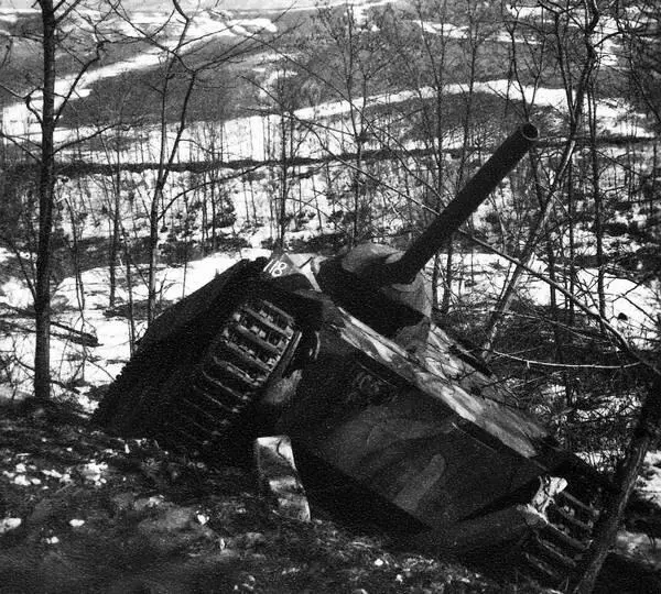 Истребитель танков Jagdpanzer 38 t Hetzer застрявший и брошенный экипажем - фото 38