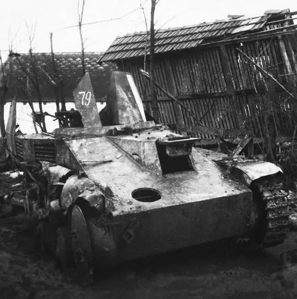 Уничтоженная артогнем легкая 105мм самоходная гаубица Wespe Район озера - фото 46