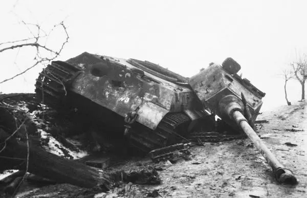 Уничтоженный PzVI AusfB Königstiger из состава 509го батальона тяжелых - фото 56