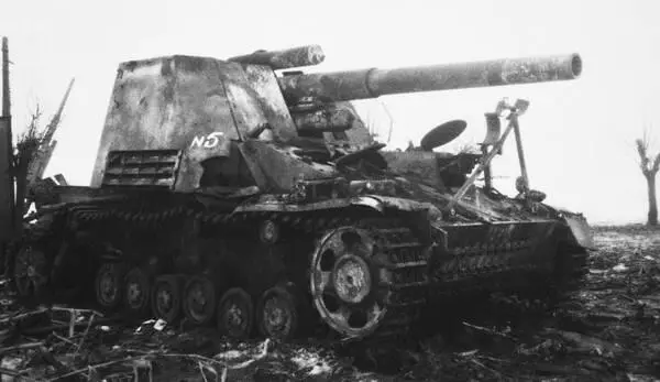Уничтоженная артиллерией 150мм тяжелая самоходная гаубица Hummel Район - фото 58