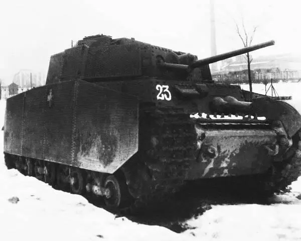 Брошенный в пригороде Будапешта венгерский танк Turan I Февраль 1945 года - фото 65