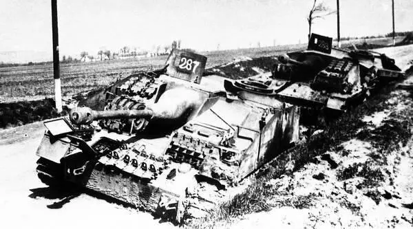 Брошенные штурмовые орудия StuG 40 орудийные маски типа Saukopf Район озера - фото 142