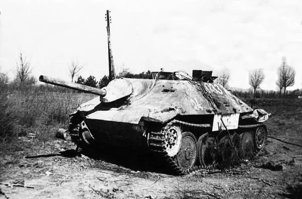 Подбитый истребитель танков Jagdpanzer 38t Hetzer Район озера Балатон - фото 147