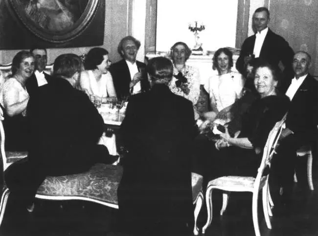 26 Обед в обществе Нина Ролл Анкер и Петера Эгге Хельсинки 1935 г 27 - фото 20