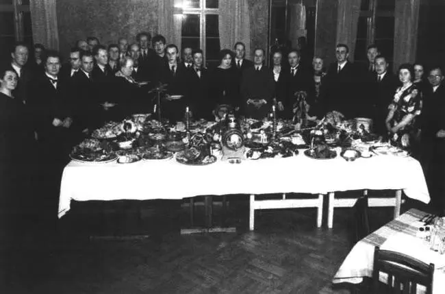 27 Рождественский ужин в Союзе писателей 1936 г 28 Сигрид Унсет в обществе - фото 21