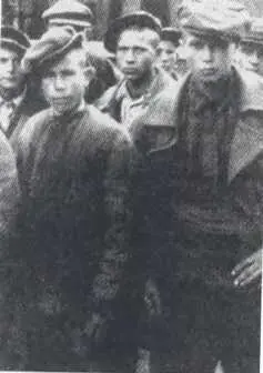 Их называли восточными рабочими Берлин май 1945 года Советские воины - фото 23