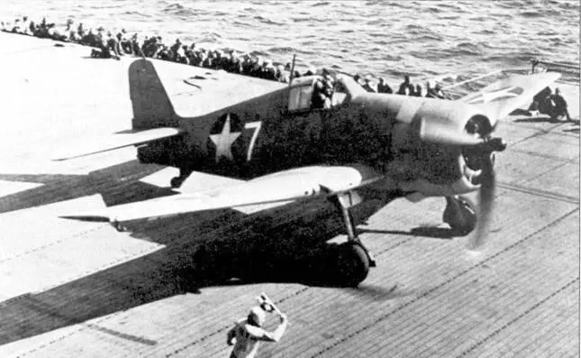 Два снимка F6F3 из VF9 на палубе авианосца Essex Эскадрилья VF9 наряду с - фото 24