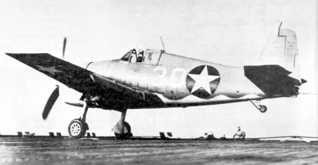 Два снимка F6F3 из VF9 на палубе авианосца Essex Эскадрилья VF9 наряду с - фото 25