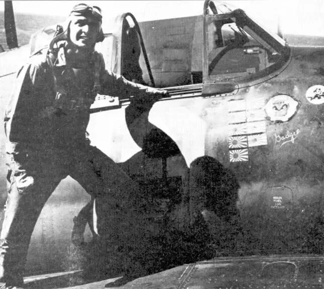 Лейтенант Алекс Врашью из VF6 на крыле своего F6F3 40467 авианосец - фото 49